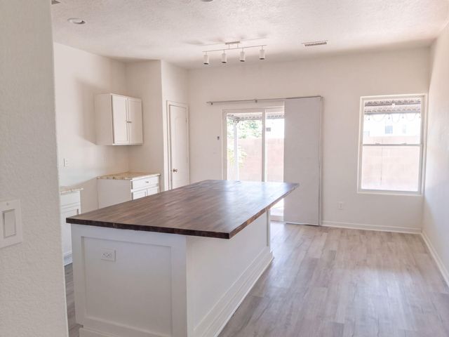 2900 Duerson Trail SW, Albuquerque, NM 87121