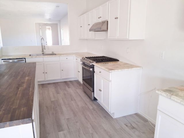 2900 Duerson Trail SW, Albuquerque, NM 87121
