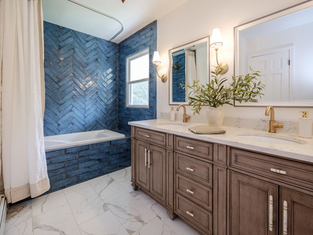 2222 Aberdeen Drive, Kalamazoo City, MI 49008