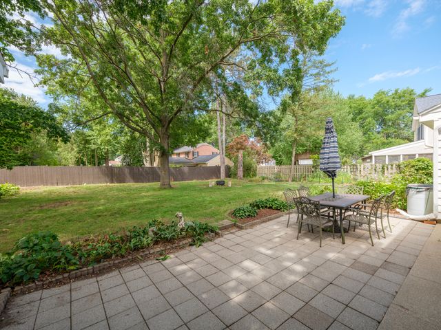 2222 Aberdeen Drive, Kalamazoo City, MI 49008