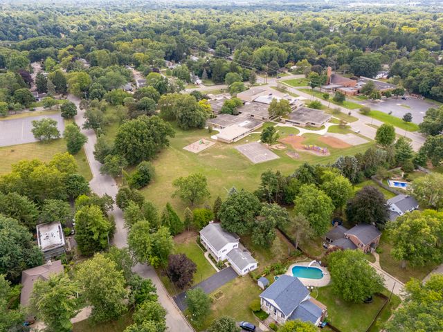 2222 Aberdeen Drive, Kalamazoo City, MI 49008