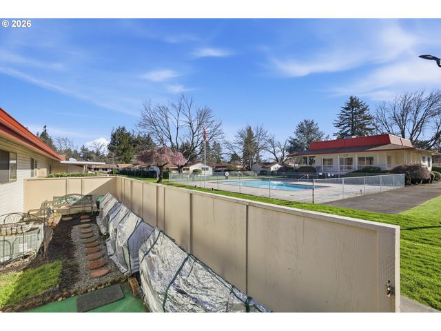 2114 Se 148TH Pl, Portland, OR 97233