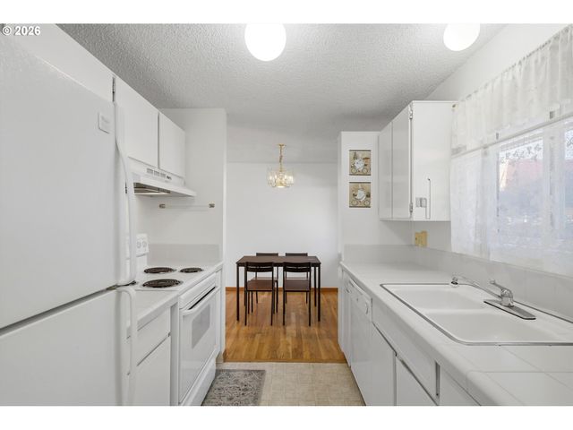 2114 Se 148TH Pl, Portland, OR 97233