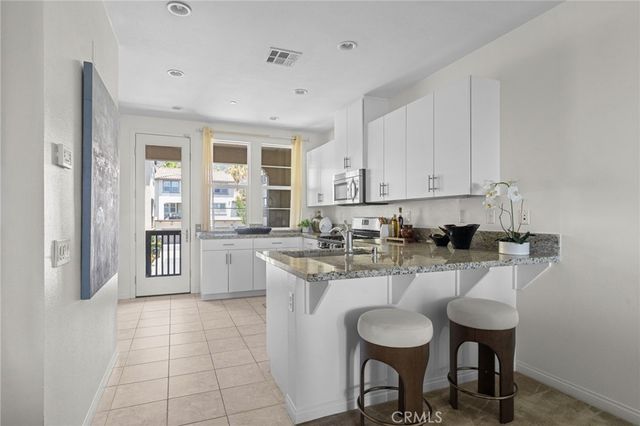 902 N Botanica Lane C, Azusa, CA 91702