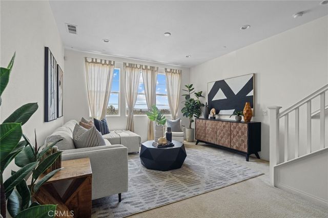 902 N Botanica Lane C, Azusa, CA 91702