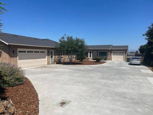 1360 Santa Ana Road, Hollister, CA 95023