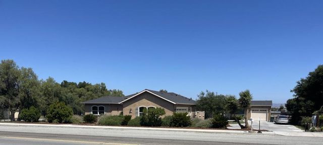 1360 Santa Ana Road, Hollister, CA 95023