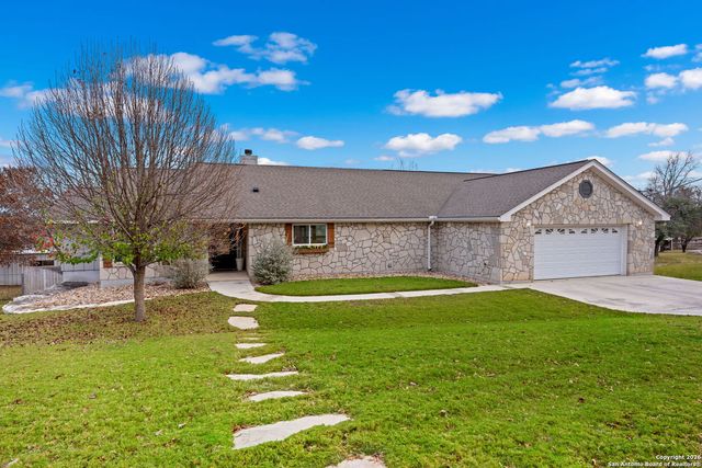 138 W Holly Hill Dr, Ingram, TX 78025
