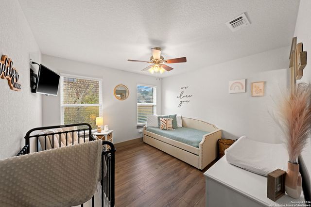 138 W Holly Hill Dr, Ingram, TX 78025