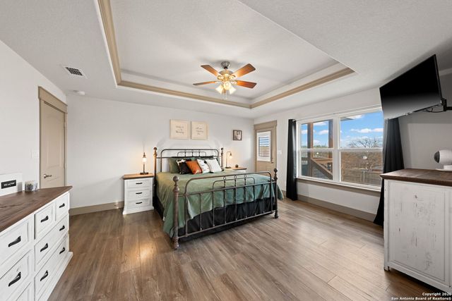 138 W Holly Hill Dr, Ingram, TX 78025
