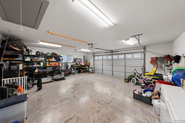 138 W Holly Hill Dr, Ingram, TX 78025