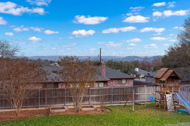138 W Holly Hill Dr, Ingram, TX 78025