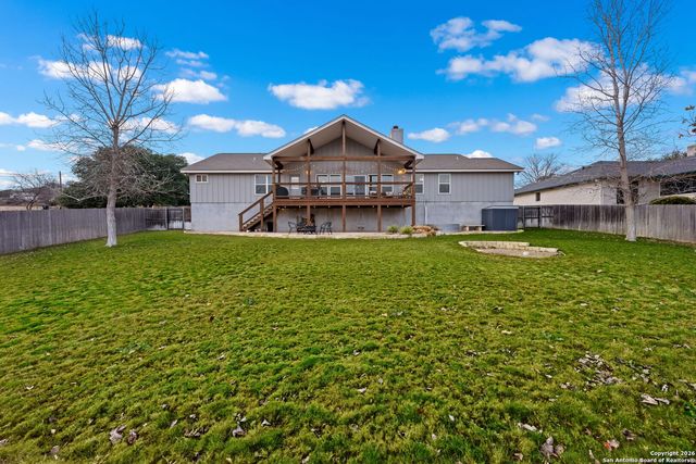138 W Holly Hill Dr, Ingram, TX 78025