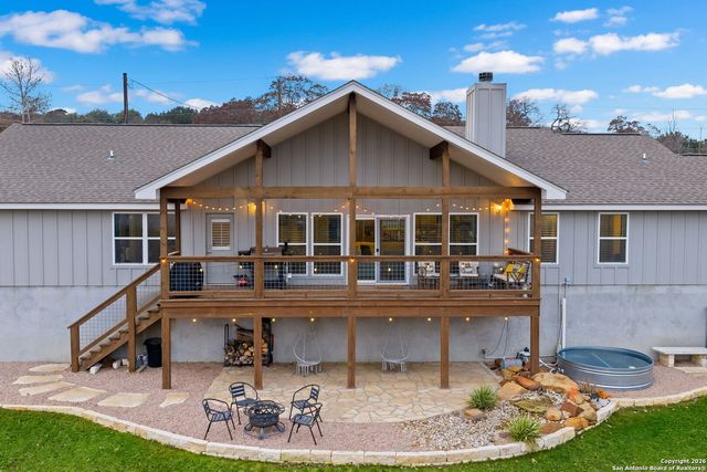 138 W Holly Hill Dr, Ingram, TX 78025