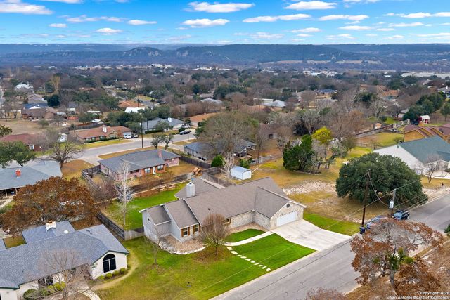 138 W Holly Hill Dr, Ingram, TX 78025
