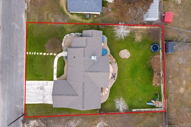 138 W Holly Hill Dr, Ingram, TX 78025
