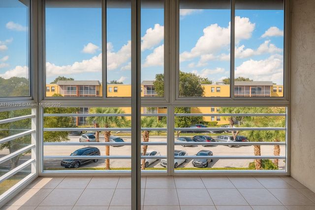 2800 NW 56th Ave B402, Lauderhill, FL 33313