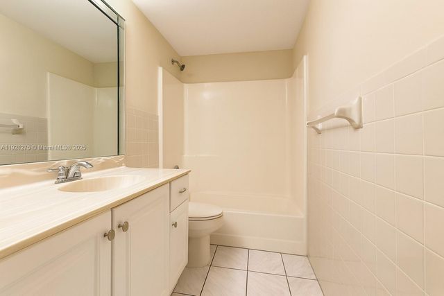 2800 NW 56th Ave B402, Lauderhill, FL 33313