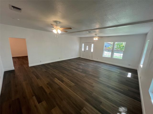 115 Hickman ST, Liberty Hill, TX 78642