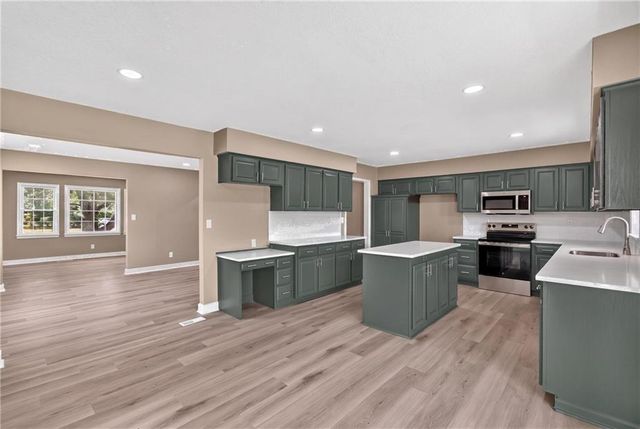 10508 E 241st Ter Terrace, Peculiar, MO 64078