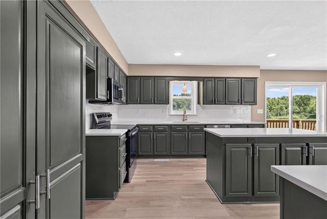 10508 E 241st Ter Terrace, Peculiar, MO 64078