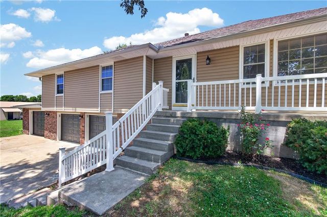 10508 E 241st Ter Terrace, Peculiar, MO 64078