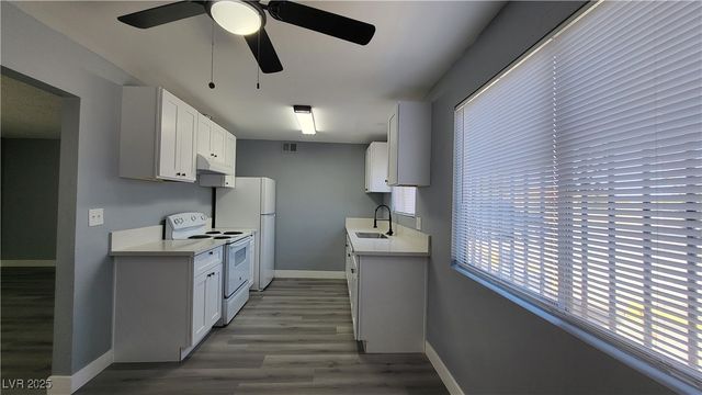 3240 North Michael Way 3, Las Vegas, NV 89108