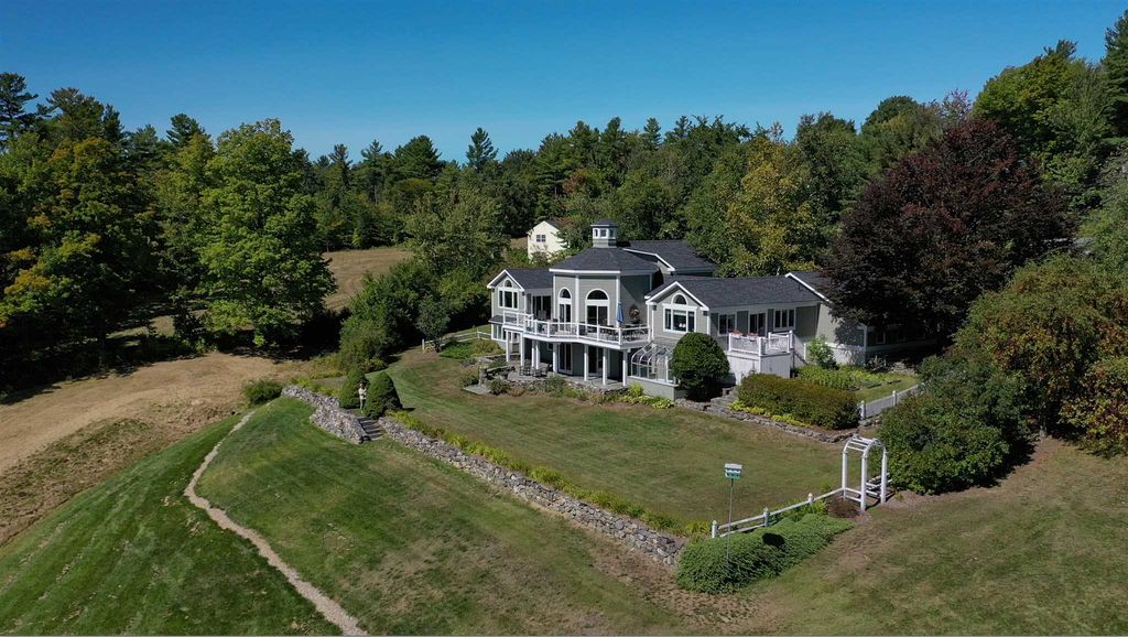 906 Main Street, New London, NH 03257