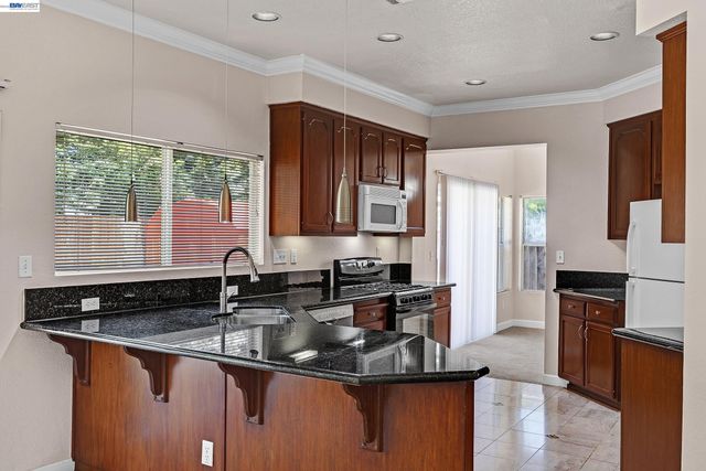 406 Grenadine Way, Hercules, CA 94547