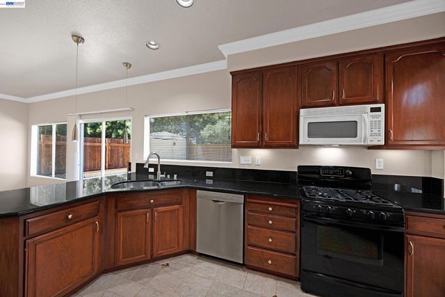 406 Grenadine Way, Hercules, CA 94547