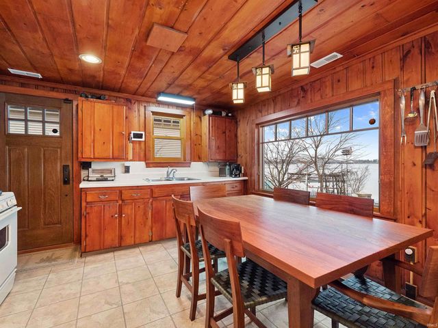 2925 W Sycamore Beach Road, Angola, IN 46703