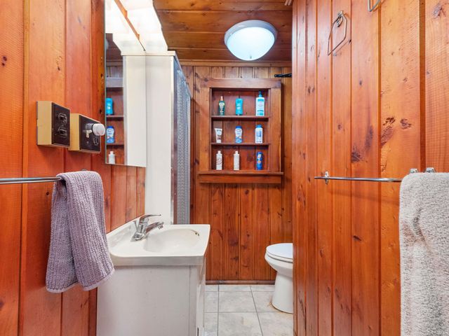 2925 W Sycamore Beach Road, Angola, IN 46703