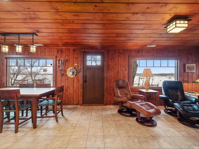 2925 W Sycamore Beach Road, Angola, IN 46703