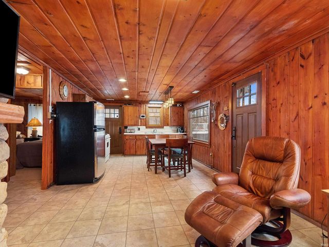 2925 W Sycamore Beach Road, Angola, IN 46703