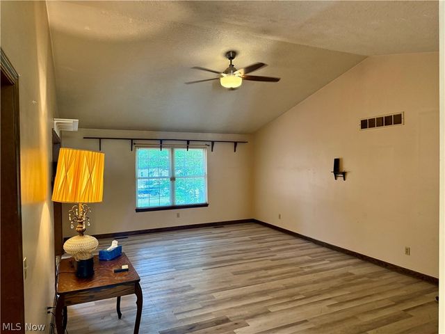 1362 Turkeyfoot Lake Road, Barberton, OH 44203