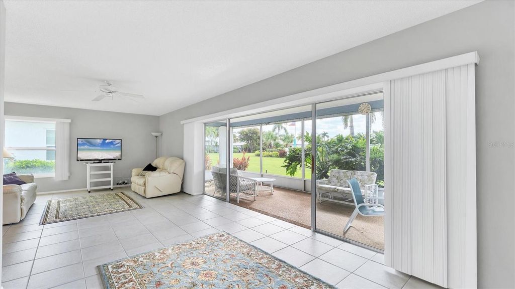 Image 12 of property listing at 7401 7TH AVENUE W 5807, Bradenton, FL 34209