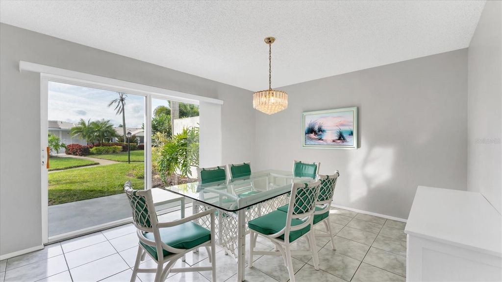 Image 14 of property listing at 7401 7TH AVENUE W 5807, Bradenton, FL 34209