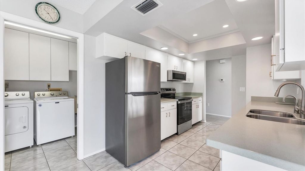 Image 17 of property listing at 7401 7TH AVENUE W 5807, Bradenton, FL 34209