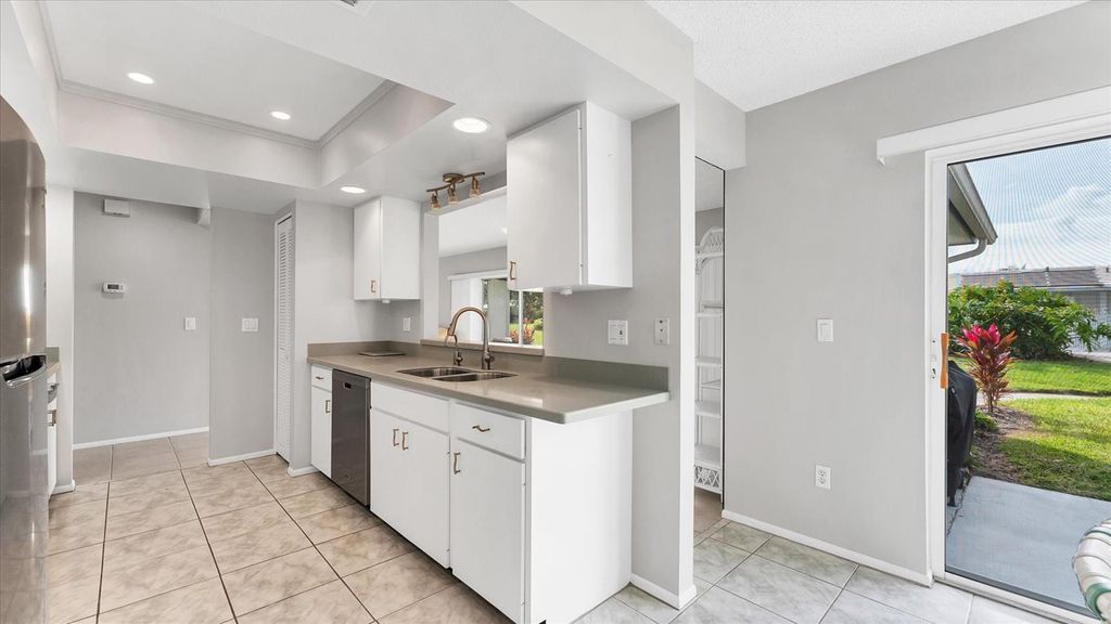 Image 18 of property listing at 7401 7TH AVENUE W 5807, Bradenton, FL 34209