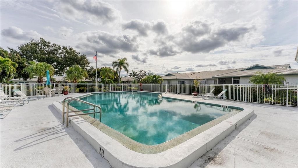 Image 33 of property listing at 7401 7TH AVENUE W 5807, Bradenton, FL 34209