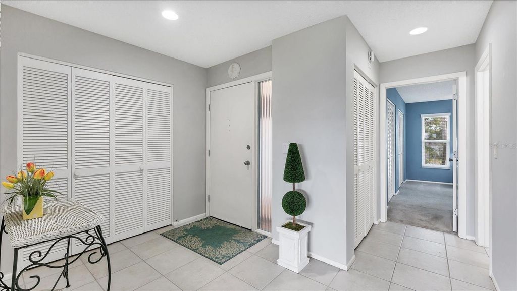 Image 6 of property listing at 7401 7TH AVENUE W 5807, Bradenton, FL 34209