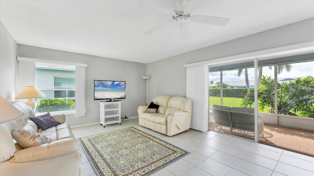 Image 10 of property listing at 7401 7TH AVENUE W 5807, Bradenton, FL 34209