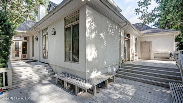 1 Pond Side Drive, Jackson, MS 39211
