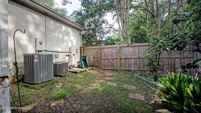 1 Pond Side Drive, Jackson, MS 39211