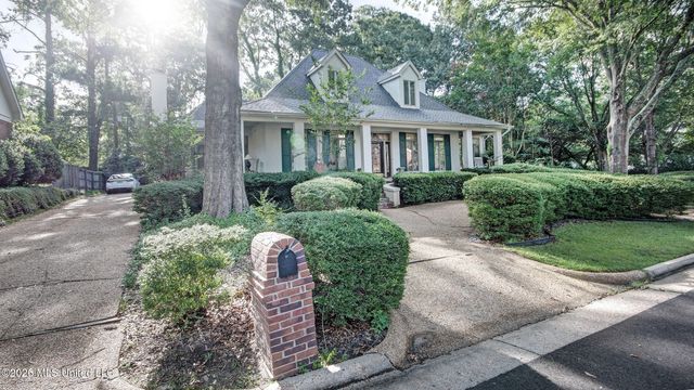1 Pond Side Drive, Jackson, MS 39211