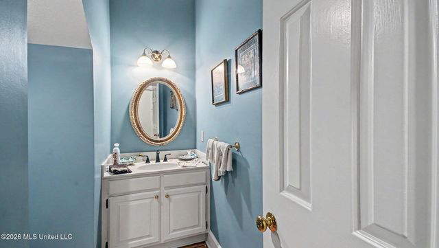 1 Pond Side Drive, Jackson, MS 39211