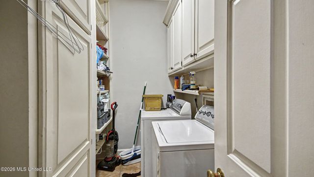 1 Pond Side Drive, Jackson, MS 39211