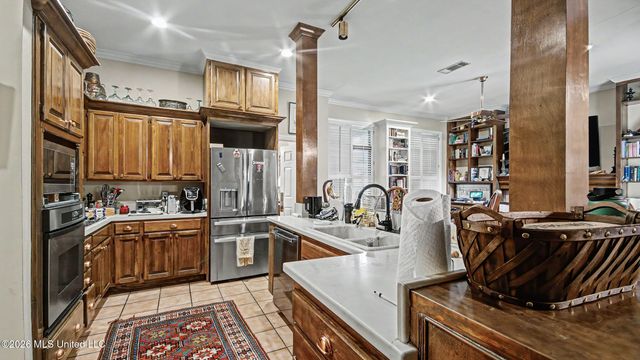 1 Pond Side Drive, Jackson, MS 39211