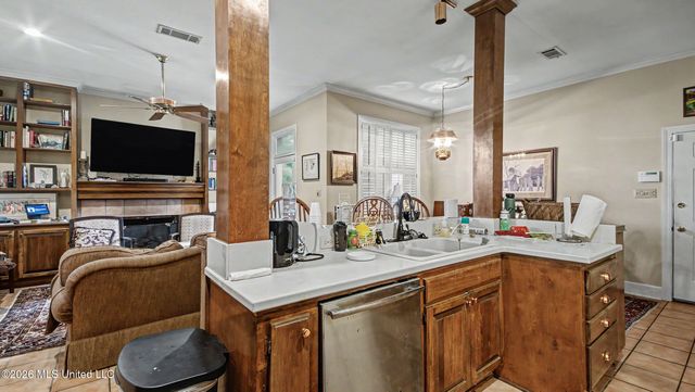 1 Pond Side Drive, Jackson, MS 39211