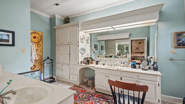 1 Pond Side Drive, Jackson, MS 39211